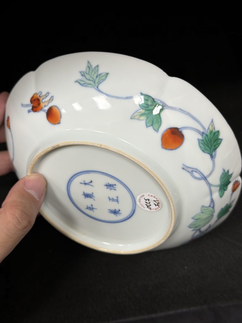 清雍正 斗彩红果纹六出花口盘 - 图7