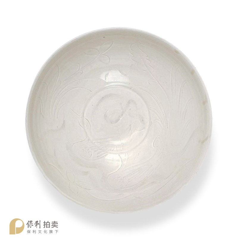 明 白釉刻莲塘双凫大钵式碗 - 图2