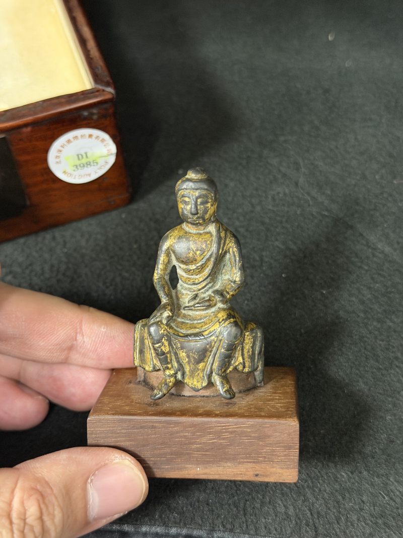 明 铜鎏金弥勒坐像及黄花梨箱 - 图6