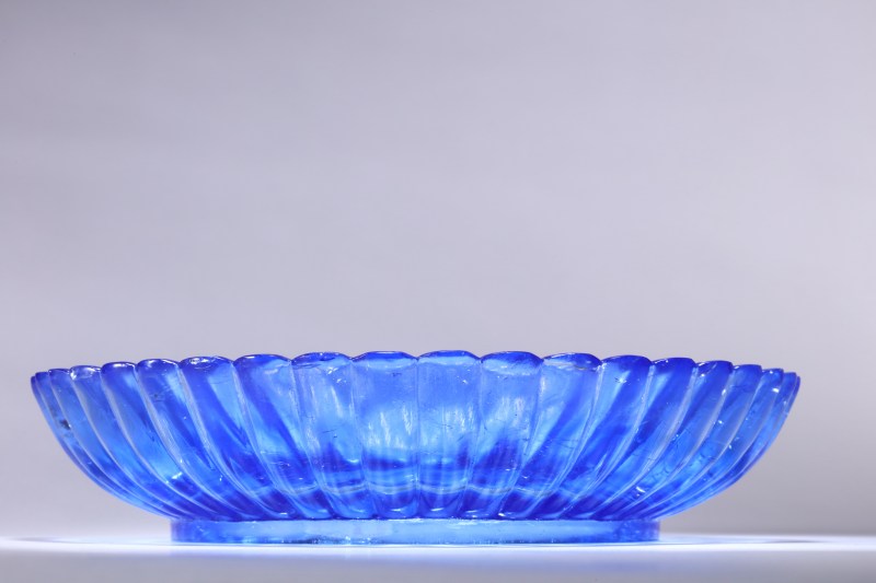 清乾隆 宝石蓝料菊瓣盘 - 图12
