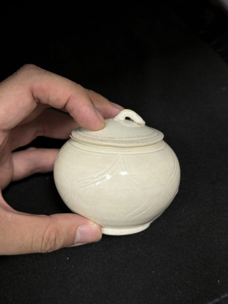 明 白釉月华纹小盖罐 - 图7