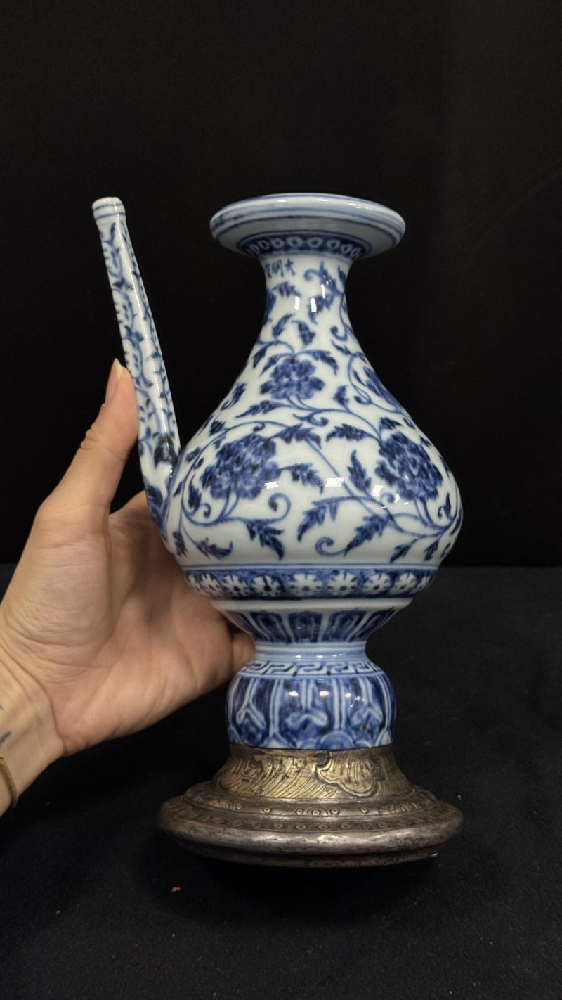 明宣德 青花缠枝莲纹军持 - 图4