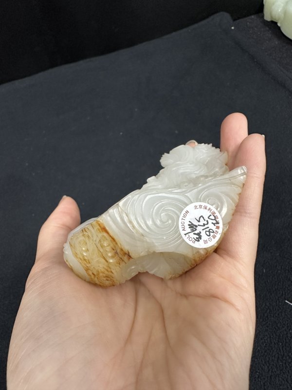 清乾隆 白玉带红皮圆雕和合二仙 - 图11