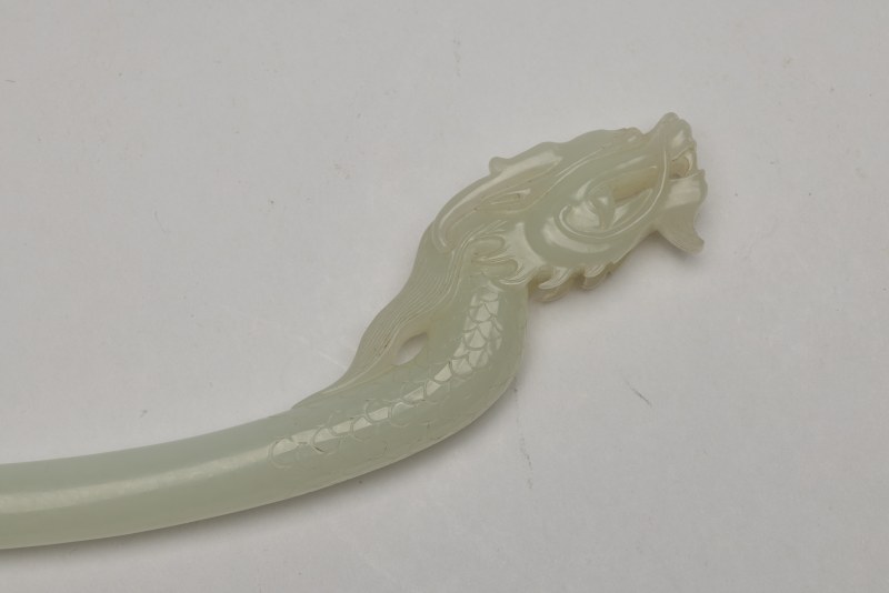 清乾隆 白玉龙纹灯挑 - 图5