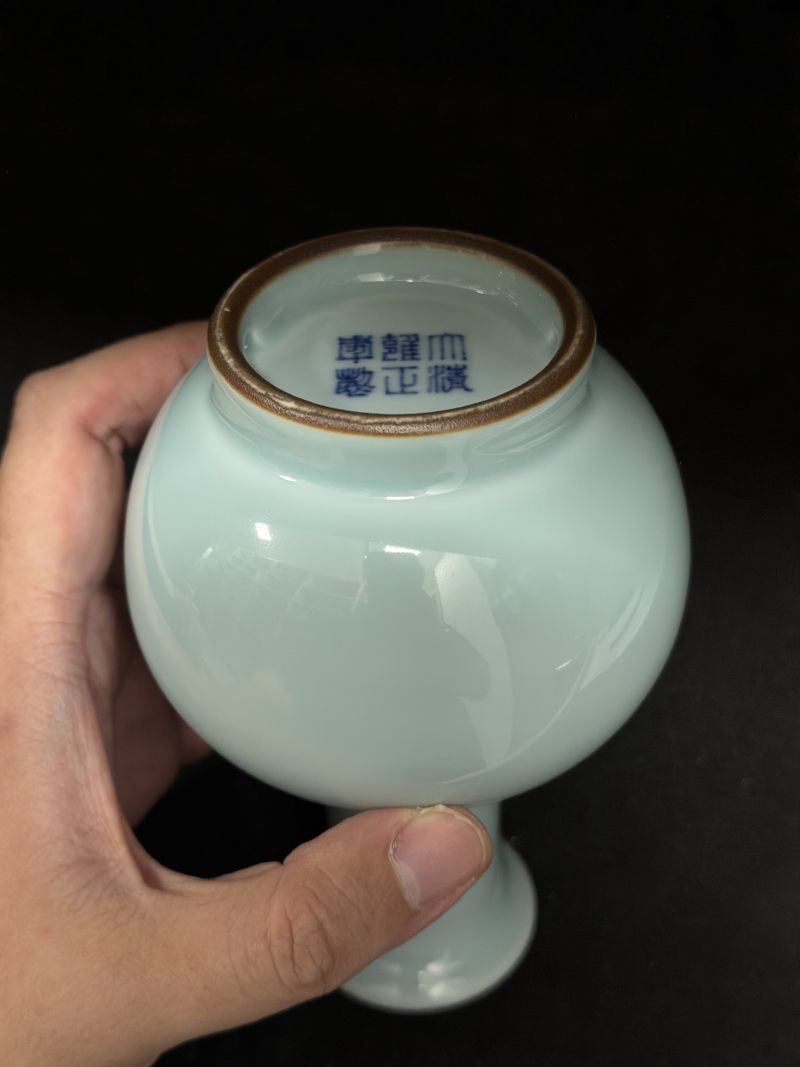 清雍正 仿汝天蓝釉穿带小瓶 - 图5