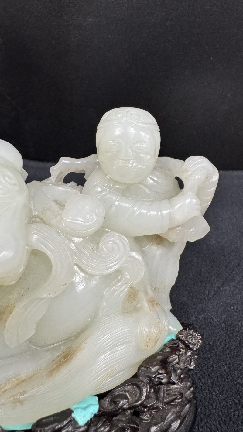 清乾隆 白玉胡人戏狮 - 图7