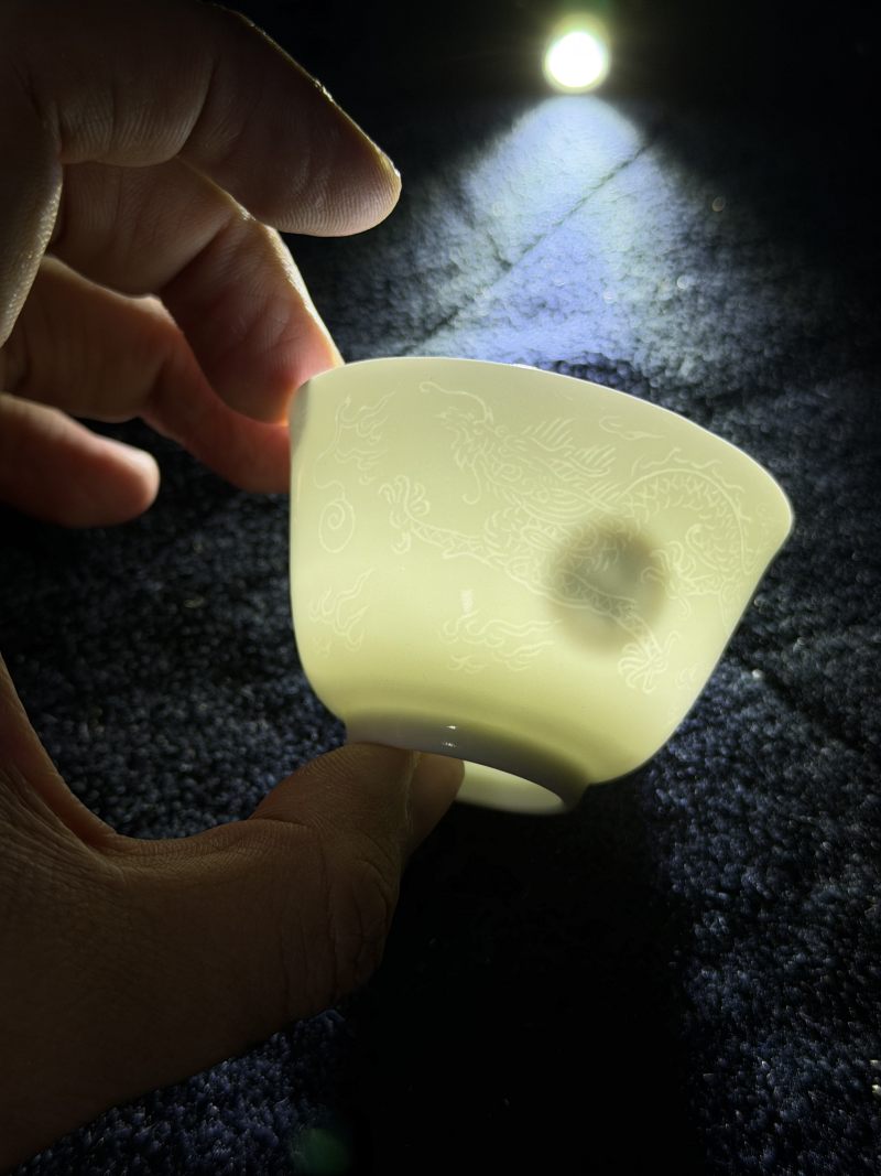 清雍正 白釉暗刻龙纹小茶圆 - 图9