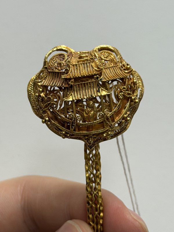 明 金楼阁人物镂空发簪一对 - 图8