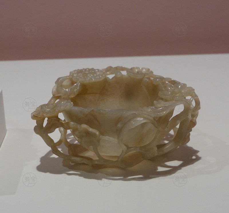 明 白玉透雕莲花杯