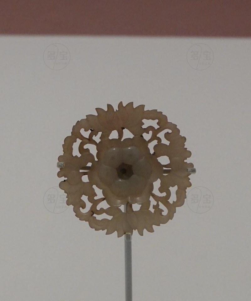 明 白玉雕莲花片