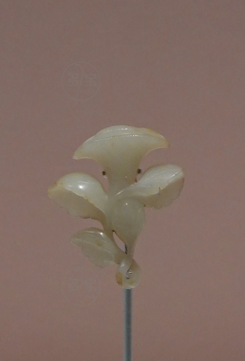宋 白玉圆雕凌霄花