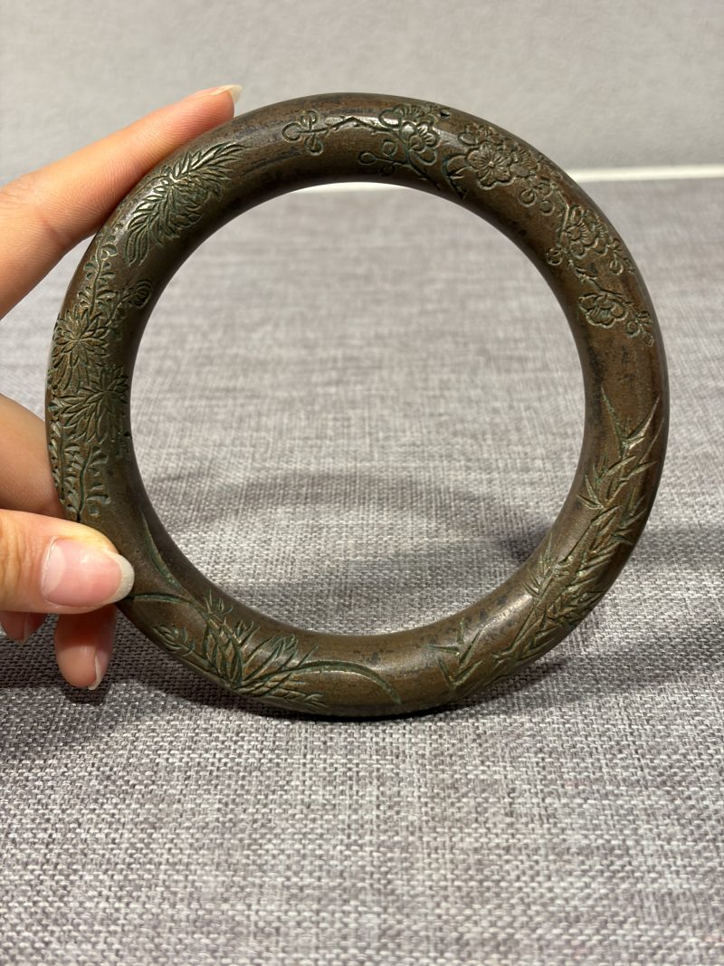 清 刻花卉纹铜环一对 - 图7