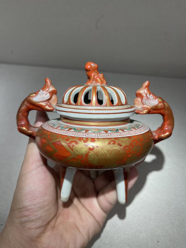 清 珊瑚红地描金兽耳三足熏 - 图7