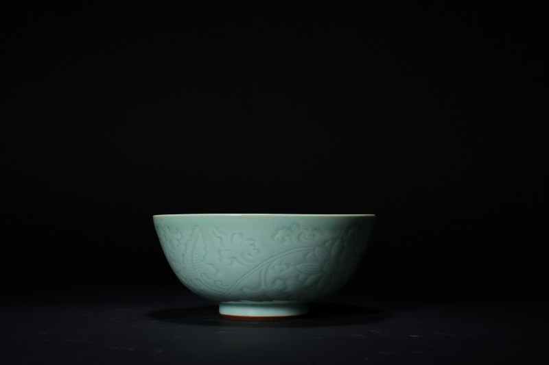 清 龙泉暗刻花卉纹碗 - 图2