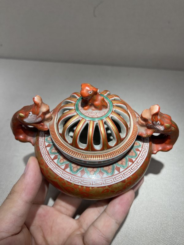 清 珊瑚红地描金兽耳三足熏 - 图8