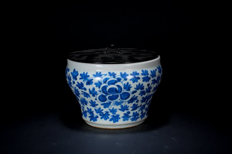 清中期 青花缠枝纹卷缸 - 图3