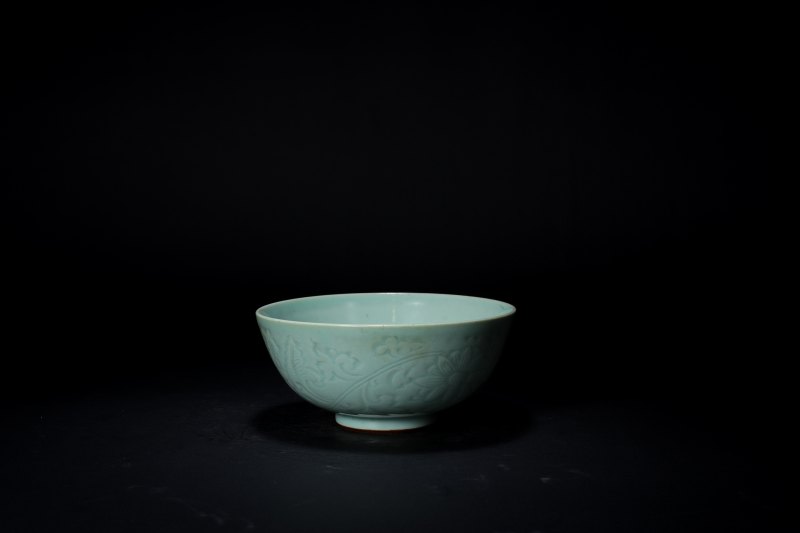 清 龙泉暗刻花卉纹碗 - 图3
