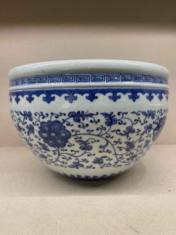 清乾隆 青花缠枝莲卷缸 - 图5