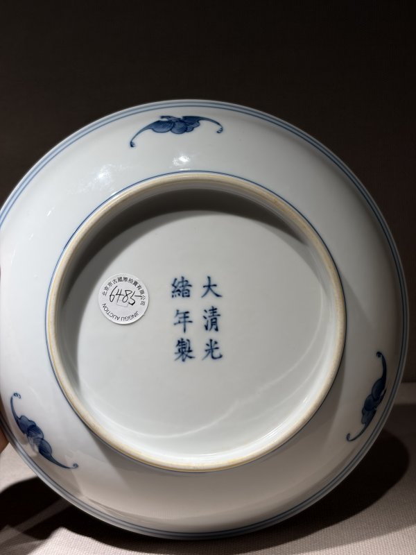 清光绪 青花矾红描金如意云蝠纹盘 - 图5