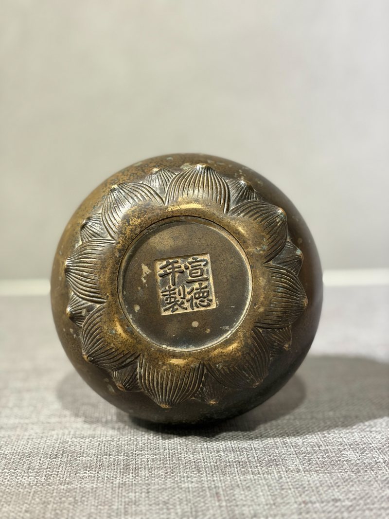 清 铜莲瓣纹炉 - 图6