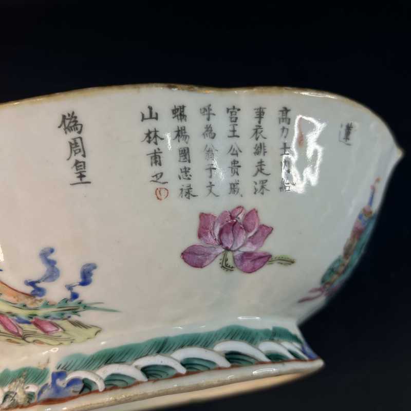 清同治 粉彩无双谱海棠形供碗 - 图8