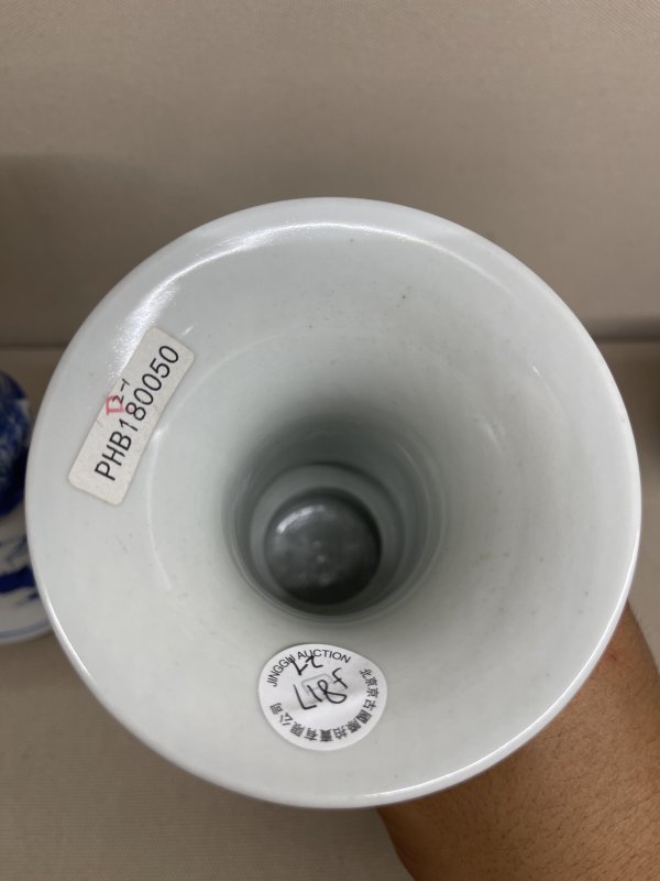 清 青花山水人物花觚一对 - 图4