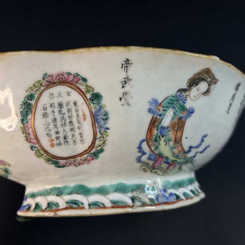 清同治 粉彩无双谱海棠形供碗 - 图9