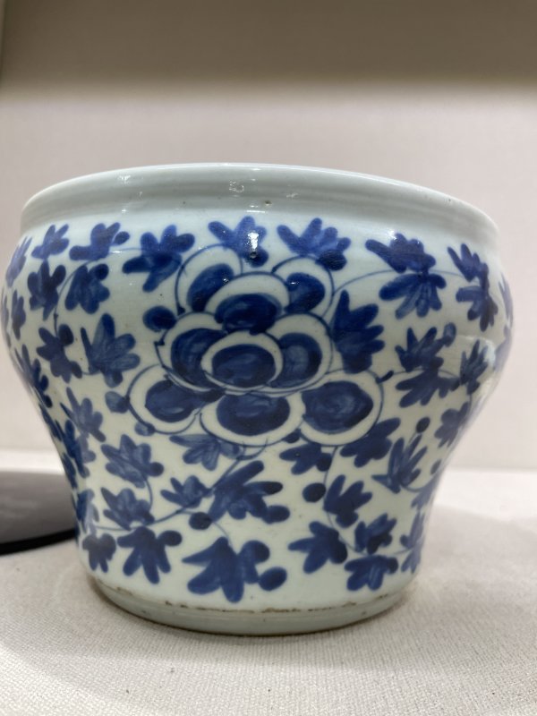 清中期 青花缠枝纹卷缸 - 图6
