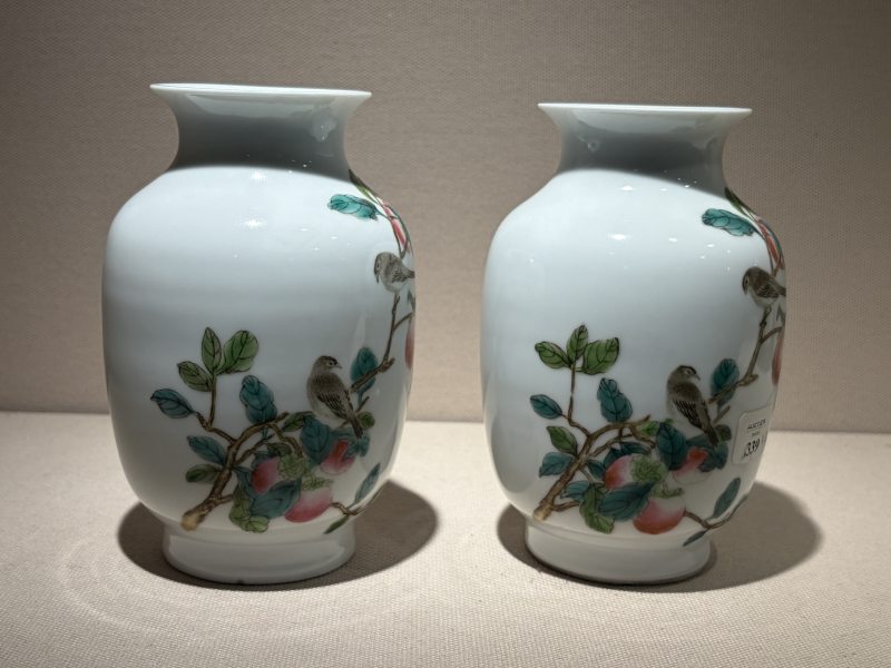 民国 粉彩花鸟纹灯笼瓶一对 - 图4
