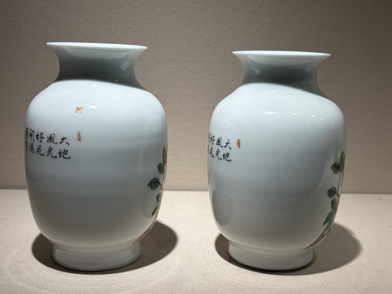 民国 粉彩花鸟纹灯笼瓶一对 - 图5