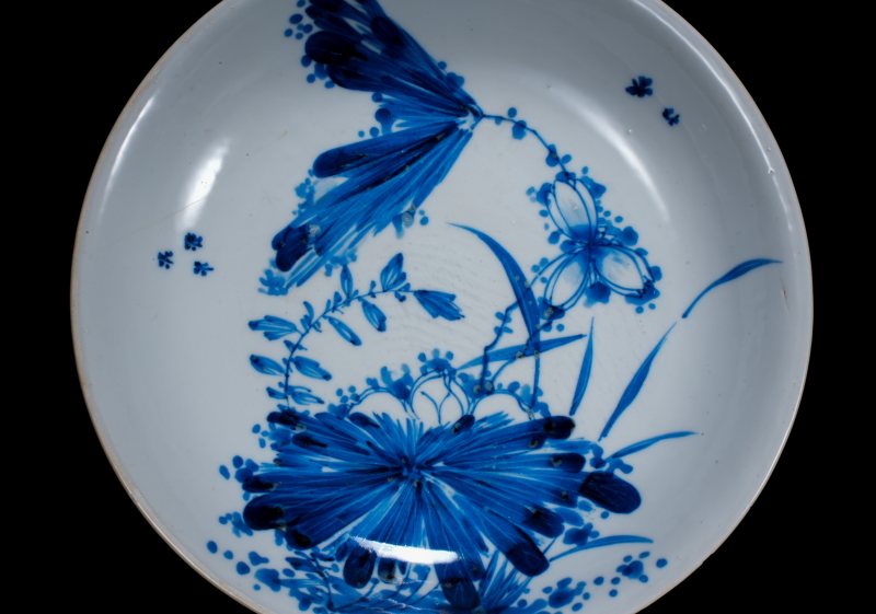 清 青花荷花图盘 - 图2
