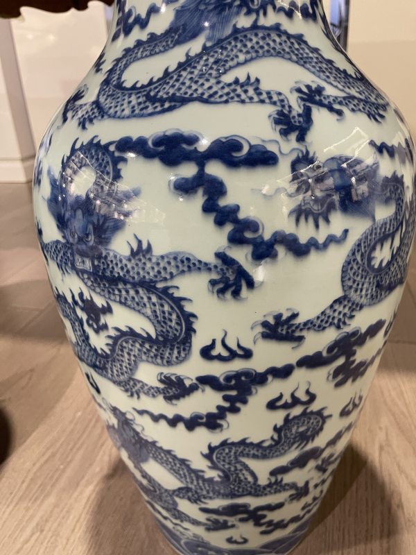 清道光 青花五爪云龙纹大观音瓶 - 图5