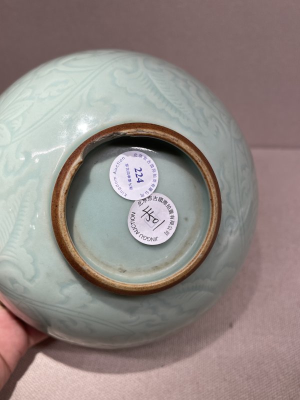 清 龙泉暗刻花卉纹碗 - 图9