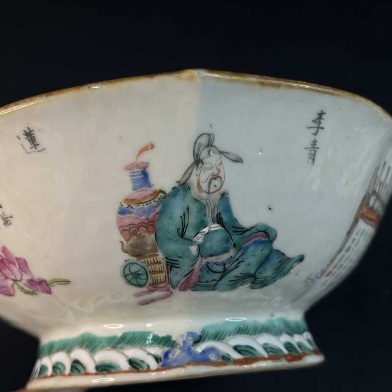清同治 粉彩无双谱海棠形供碗 - 图13