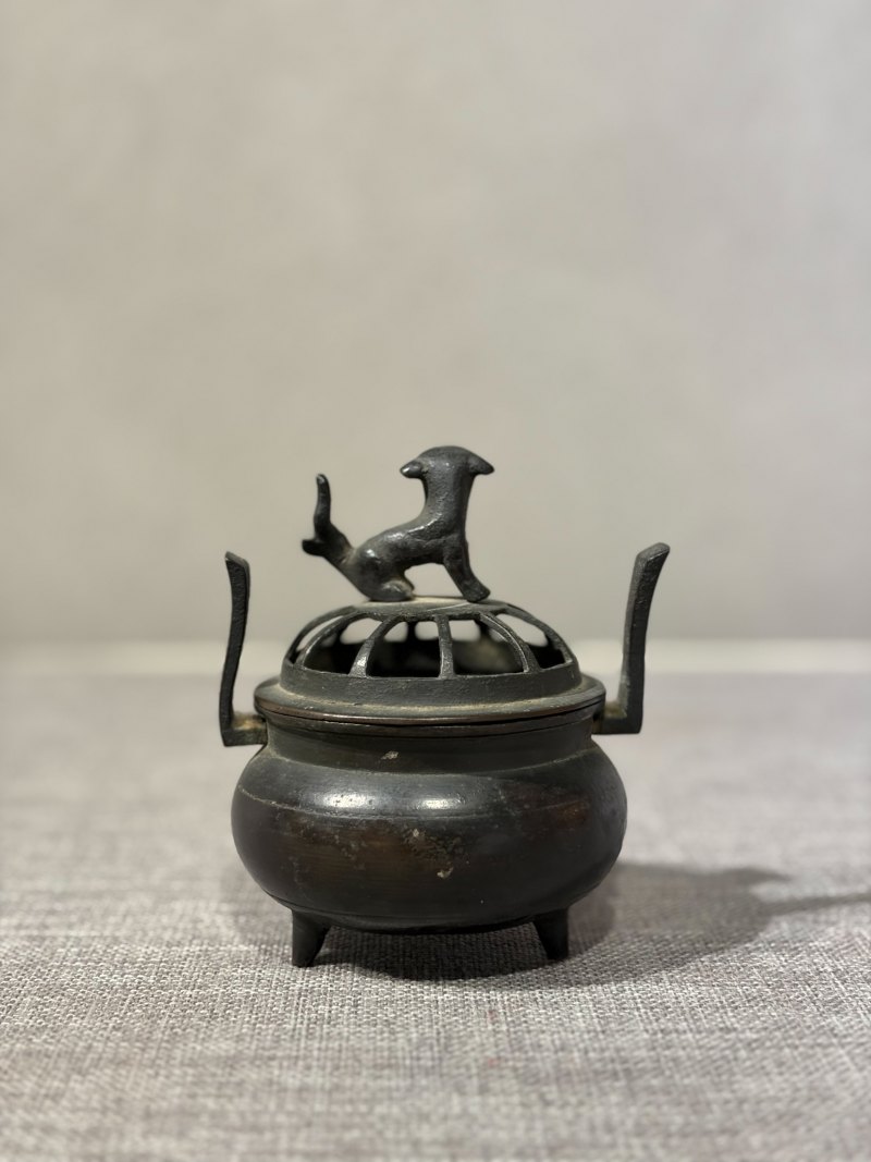 清 铜狮纽朝冠耳熏炉 - 图5