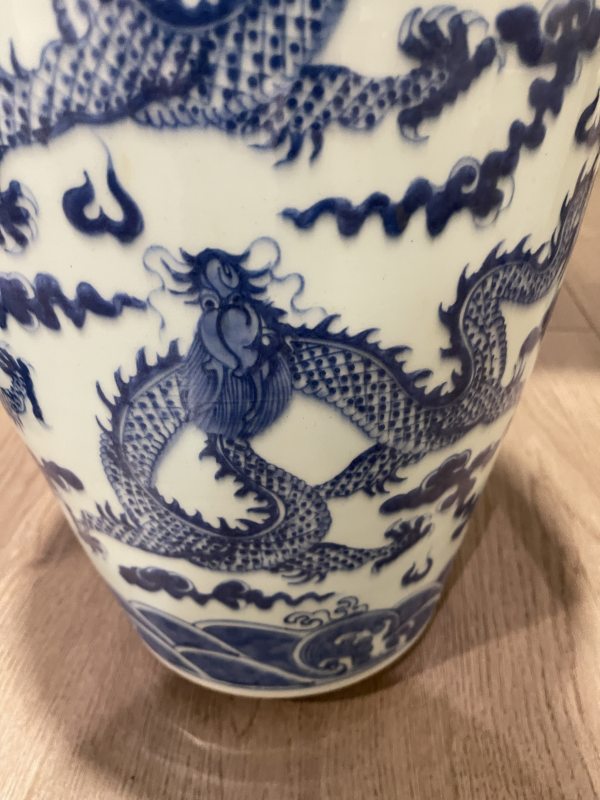 清道光 青花五爪云龙纹大观音瓶 - 图7