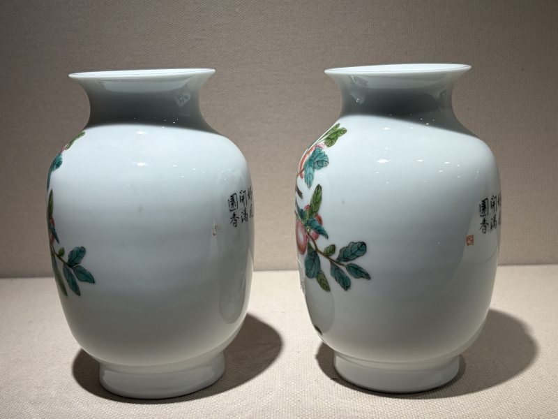 民国 粉彩花鸟纹灯笼瓶一对 - 图8