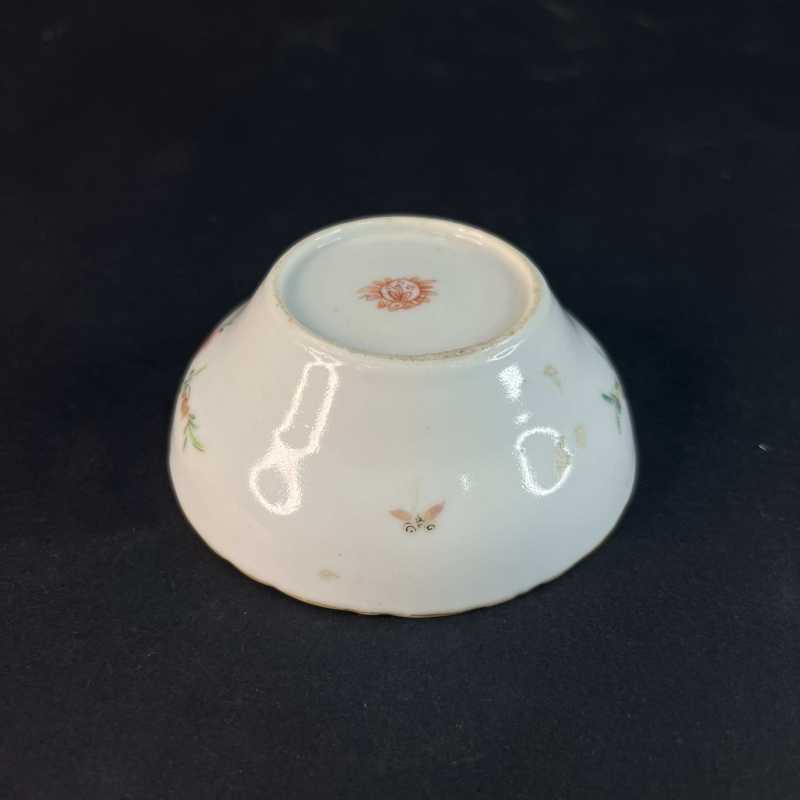 清道光 粉彩喜上眉梢图折腰葵口杯 - 图6