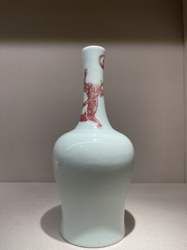 清 釉里红龙纹莱菔尊 - 图4