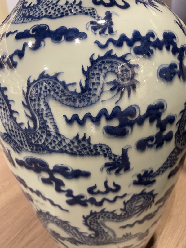 清道光 青花五爪云龙纹大观音瓶 - 图10