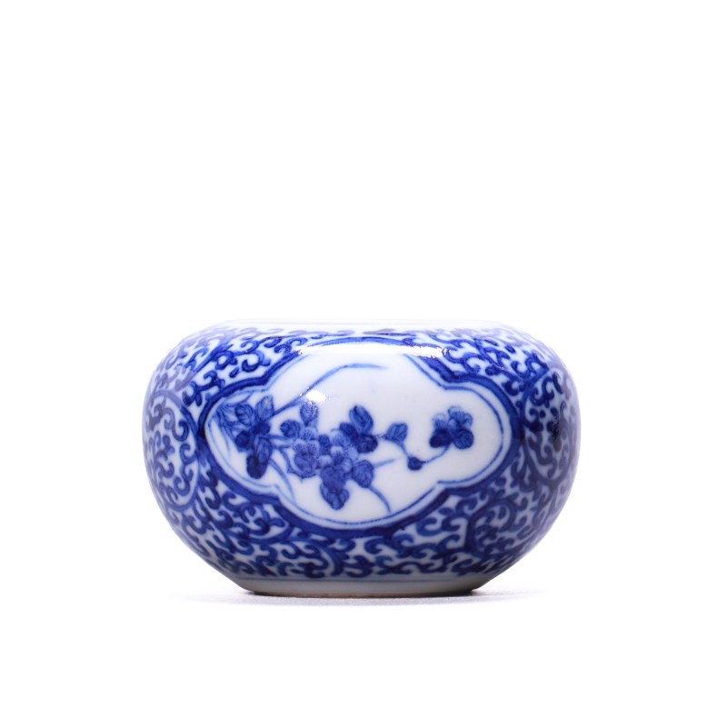 民国 青花缠枝莲开窗花卉纹水盂