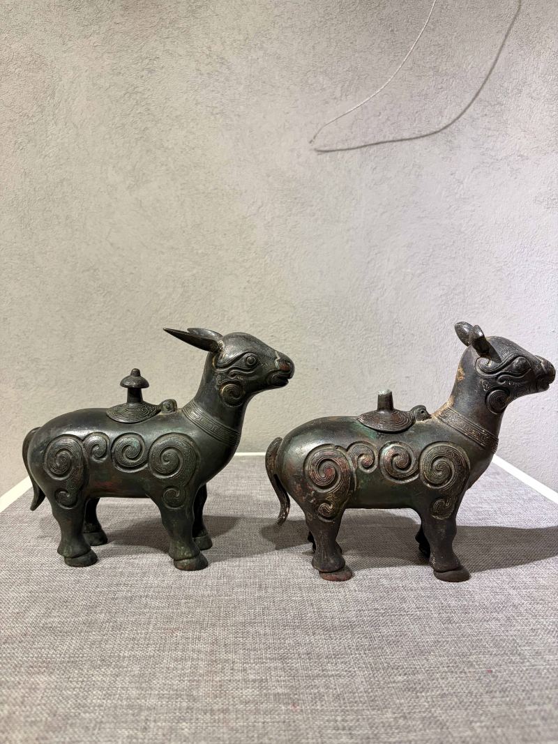 清 铜瑞犀尊一对 - 图4