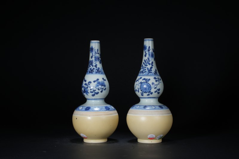 清康熙 米黄釉青花花卉纹小葫芦瓶一对 - 图2