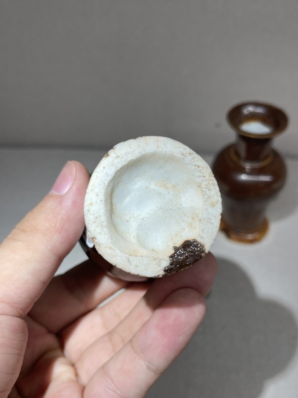 明 釉里红瓜棱罐、紫金釉瓶一对 - 图7