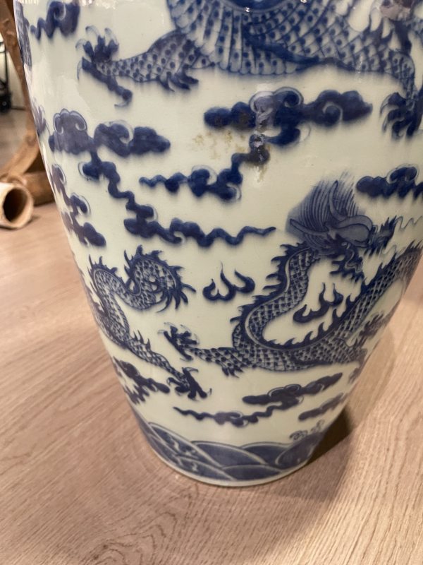 清道光 青花五爪云龙纹大观音瓶 - 图12