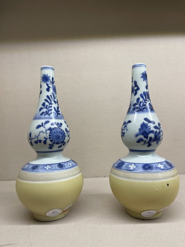 清康熙 米黄釉青花花卉纹小葫芦瓶一对 - 图3