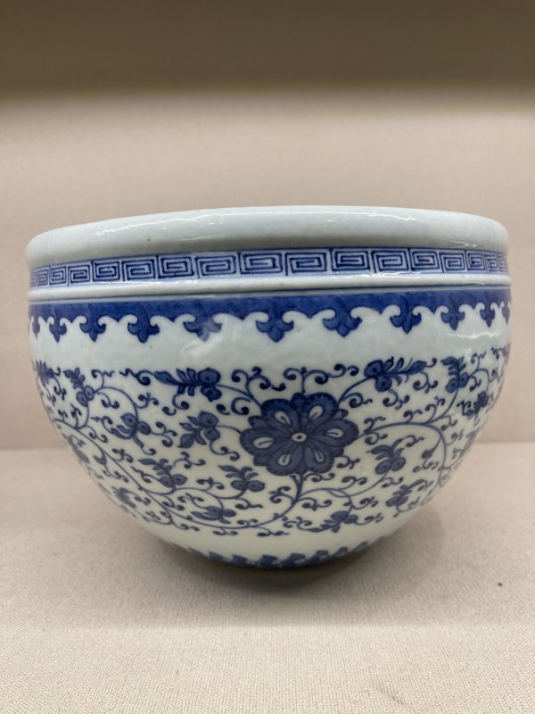 清乾隆 青花缠枝莲卷缸 - 图6