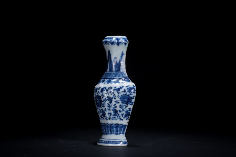 清 青花缠枝莲壁瓶 - 图3