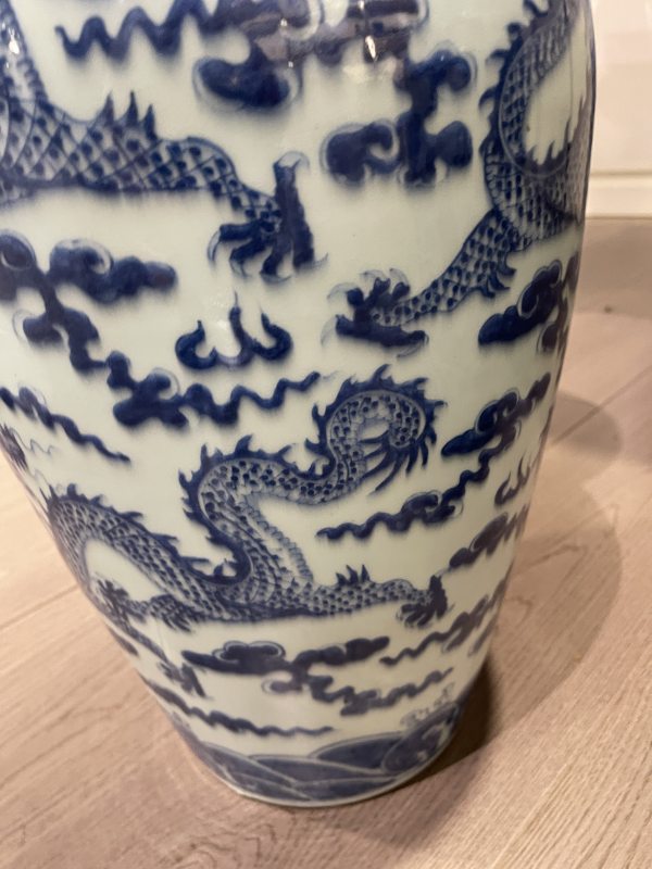 清道光 青花五爪云龙纹大观音瓶 - 图13