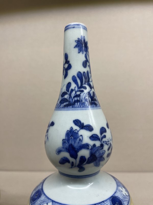 清康熙 米黄釉青花花卉纹小葫芦瓶一对 - 图4